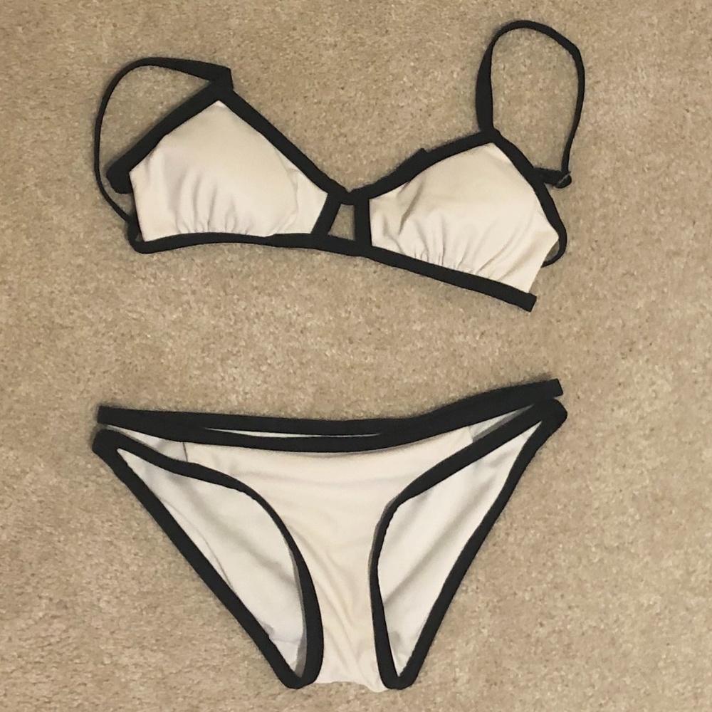 Xhiliration White & Black Cut Out Triangle Bikini